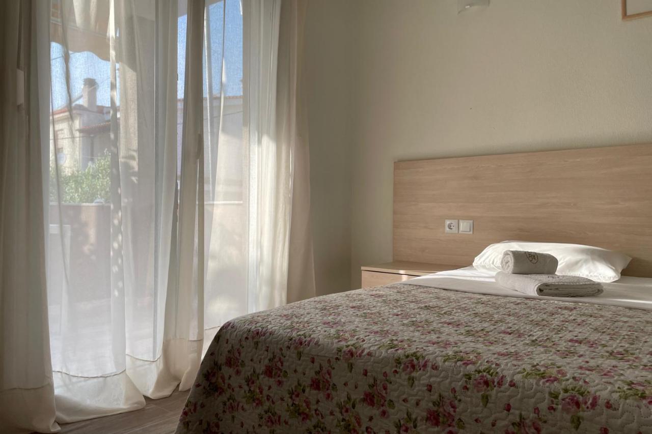 Royals Apartments Никити Экстерьер фото
