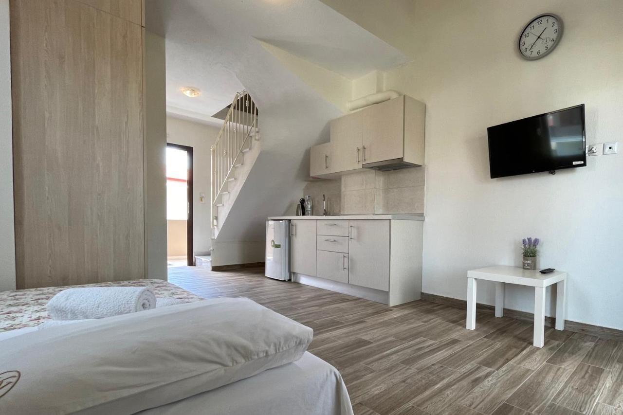 Royals Apartments Никити Экстерьер фото