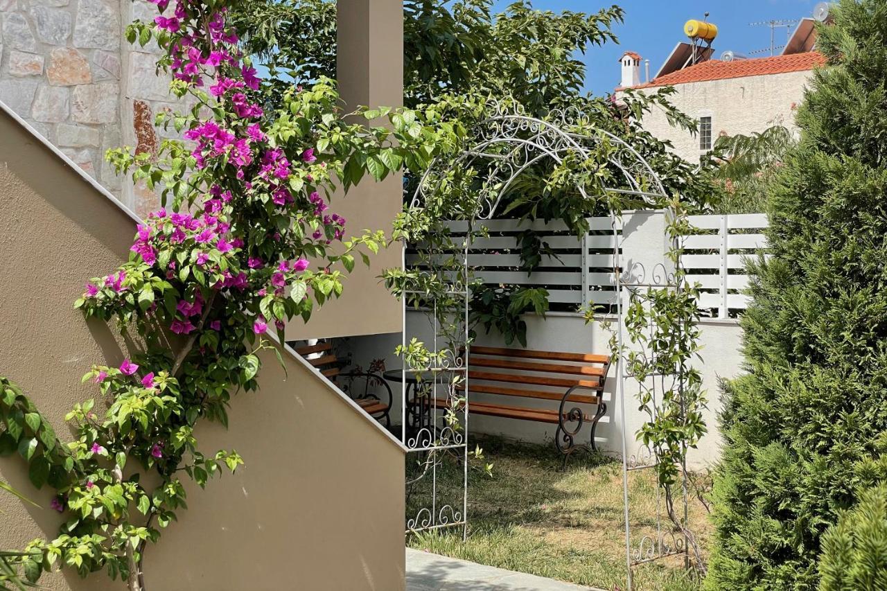 Royals Apartments Никити Экстерьер фото