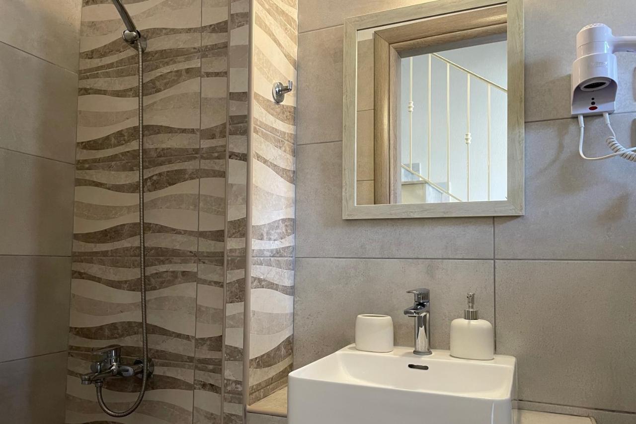 Royals Apartments Никити Экстерьер фото