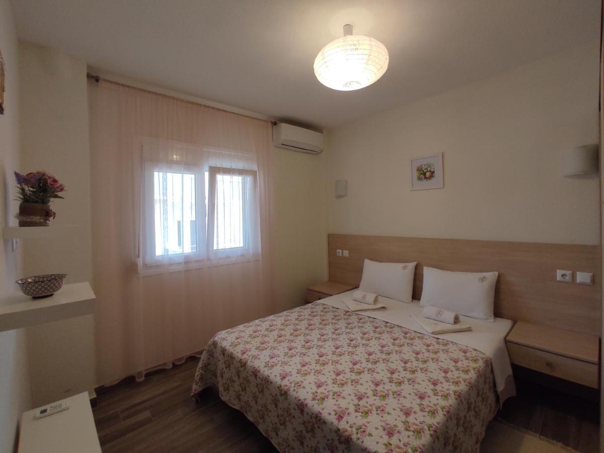 Royals Apartments Никити Экстерьер фото